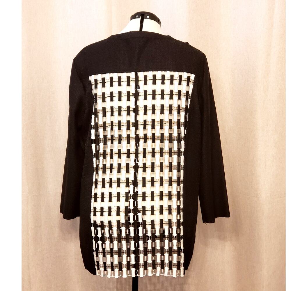 Chico's Black & White Crinkle Woven Design Open Front Jacket, SZ 3 (US 16/18) - Picture 7 of 10